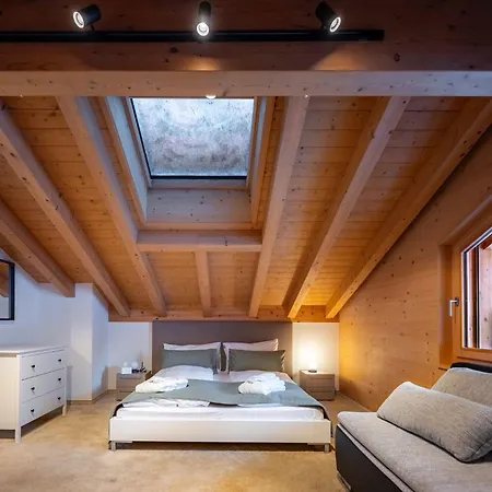 Prival - Majestic Peak 3br شاليه جريندلوالد