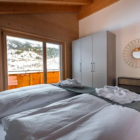 Prival - Majestic Peak 3br شاليه جريندلوالد